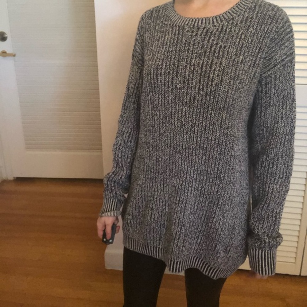 Forever 21 Dark Blue and White Knit sweater